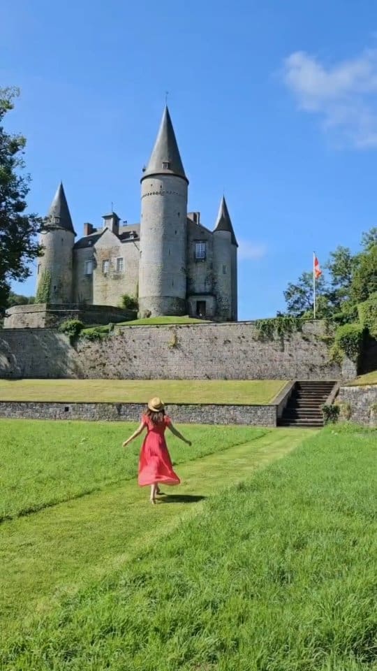 💬 J'entends souvent les gens dire qu'ils visitent surtout les Flandres (Bruges, Gand) et vont toujours aux mêmes endroits en Belgique.

📃 Et pourtant ! Il y a tellement d'endroits à visiter en Wallonie.

❔️Et toi ? Tu vas plus souvent en Flandres ou en Wallonie ? Dis-moi tes endroits favoris !