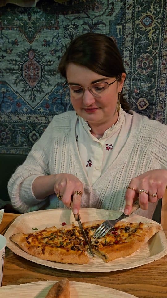 👀 Une belle découverte de la cuisine caucasienne : généreuse, savoureuse, et clairement réconfortante 

Tu risques de te demander pourquoi tu n’as pas testé plus tôt !

Si ces plats t’intriguent et/ou te font saliver, bonne nouvelle 👇

🎁 À gagner : 2 menus au choix (khinkali ou khachapuri)

Pour participer :
👉 Abonne-toi à @dudas.resto et @sorties_culturelles_lille
👉 Like le post
👉 Tag 1 ou 2 amis avec qui tu partagerais ce repas (ou pas 👀)
👉 Dis-moi en commentaire si tu as déjà goûté la cuisine caucasienne

⏰ Fin du concours : 10 février

* Invitation