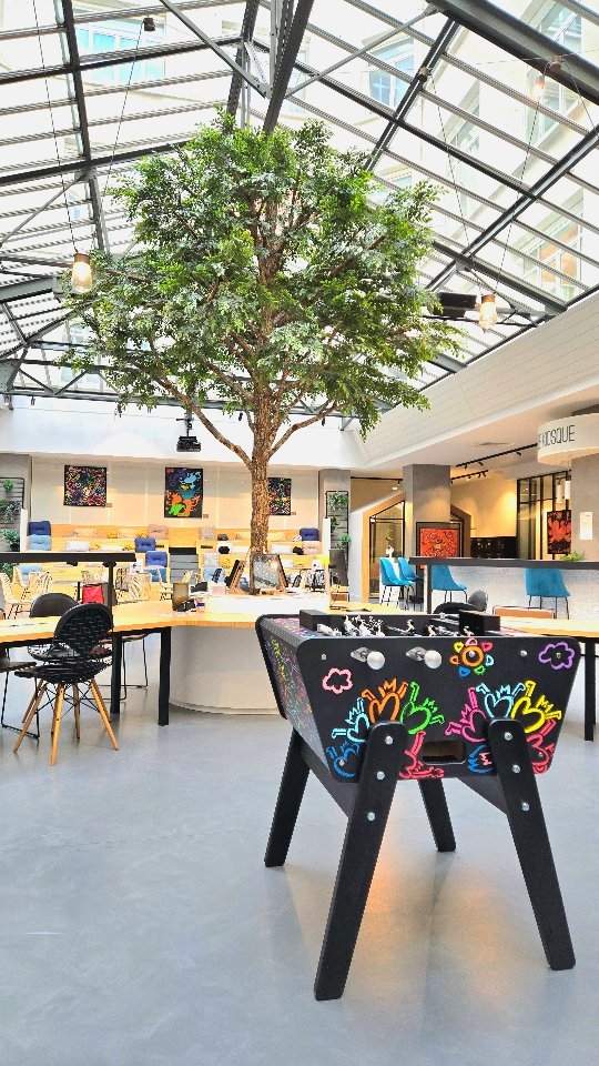 Je parie que tu n’as pas encore entendu parler de cette expo gratuite à Lille… et pourtant, elle vaut le détour.

🎨 En ce moment, les locaux de la SG à Rihour accueillent une exposition de M.Koeur : une sélection d’oeuvres pop, colorées et pleines de vie, autour d’un thème central dans son travail : l’amour.

Merci à @m.koeur pour sa visite et pour le temps pris à partager son univers.

Infos pratiques :

📍 28 place Rihour, Lille
🎟️ Entrée gratuite
🕒 Accès libre aux horaires d’ouverture de l’agence
📅 Visible jusqu’au 10 octobre

🖌 Et bonne nouvelle : d’autres expositions devraient être programmées régulièrement, environ tous les 2 à 3 mois.

💬 Tu savais qu'il y avait des expos gratuites dans les locaux de la SG ?